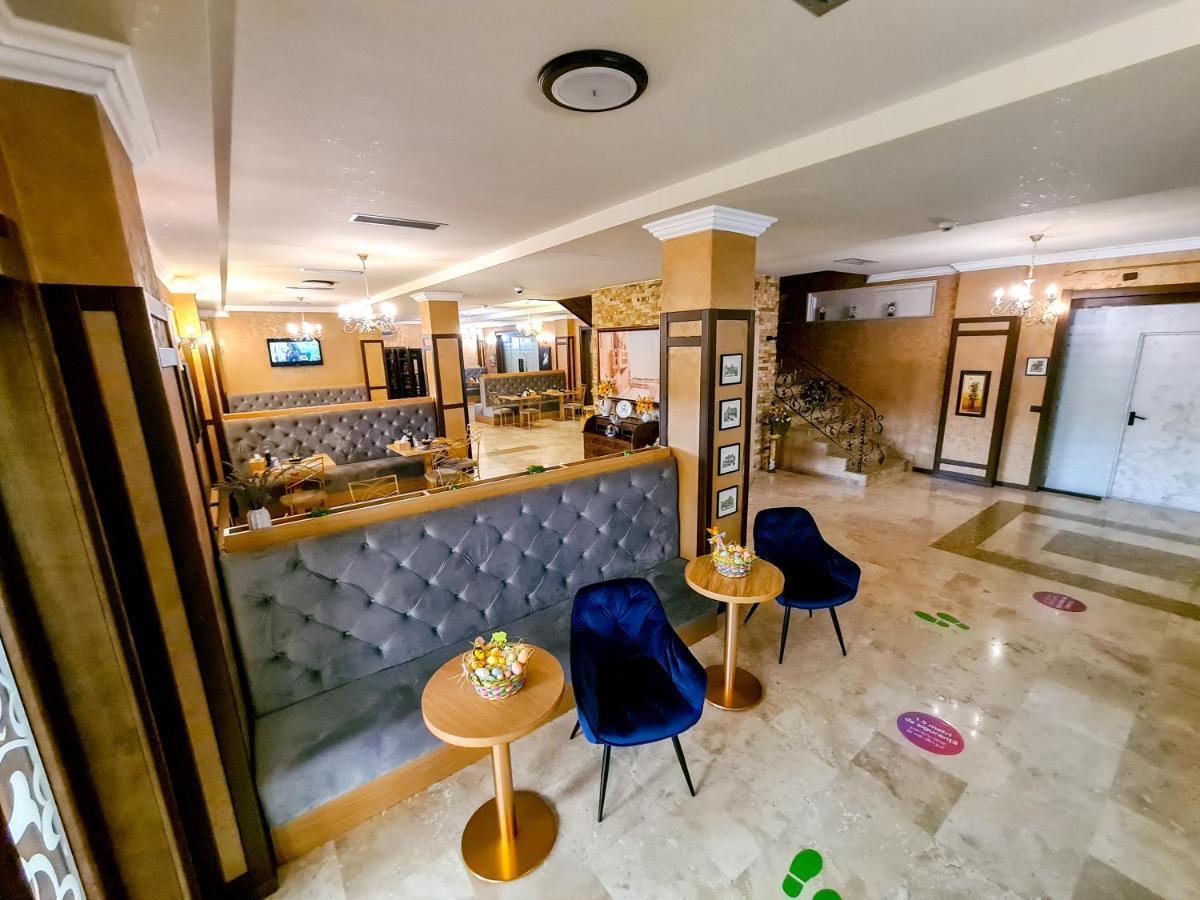 Hotel Yarus Plus Ploieşti Buitenkant foto