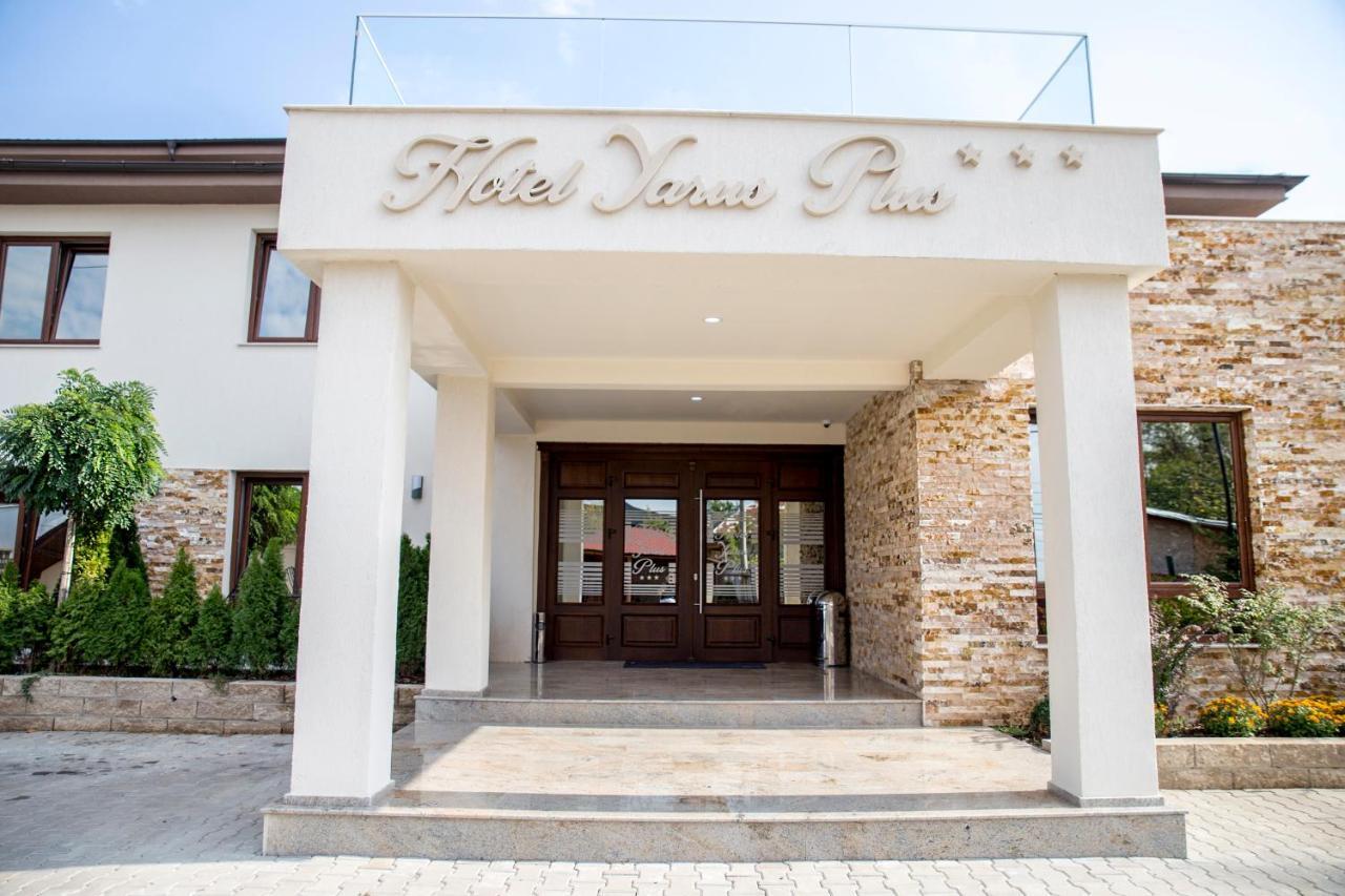 Hotel Yarus Plus Ploieşti Buitenkant foto
