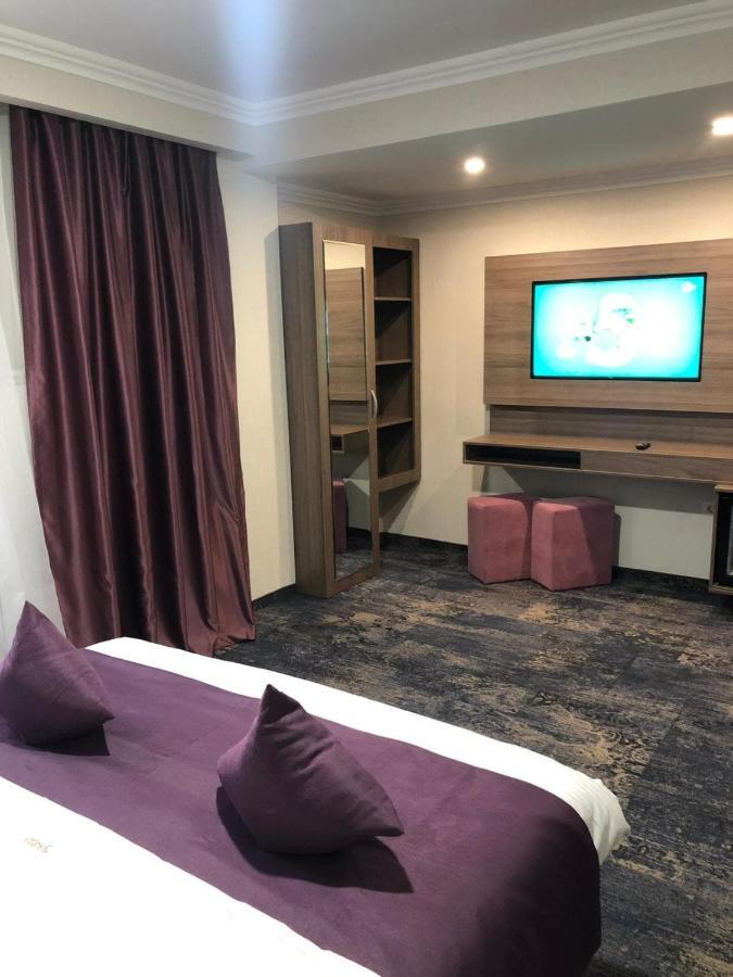 Hotel Yarus Plus Ploieşti Buitenkant foto