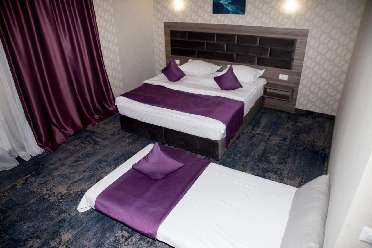 Hotel Yarus Plus Ploieşti Buitenkant foto